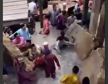 Ruang Tunggu Pelabuhan di Tajur Resun Ambruk, Belasan Warga Luka Parah