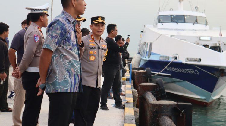Pastikan Keselamatan Penumpang, Kapolresta Tanjungpinang Cek Kesehatan Kru Kapal Antar Pulau