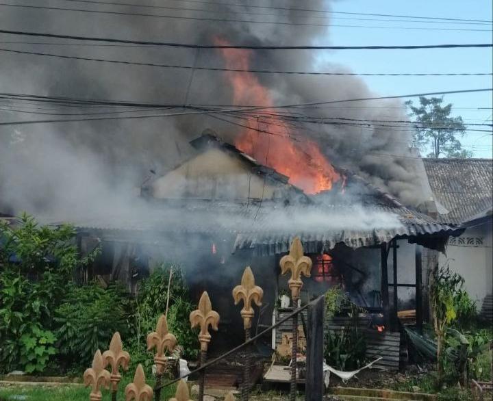 Rumah di Griya Laguna Permai Batam Terbakar, Api Padam Setelah Dua Jam