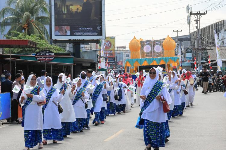 MTQH Ke-XIV Kabupaten Bintan 2025 Dimulai dengan Meriah, Ribuan Peserta Ramaikan Pawai Ta