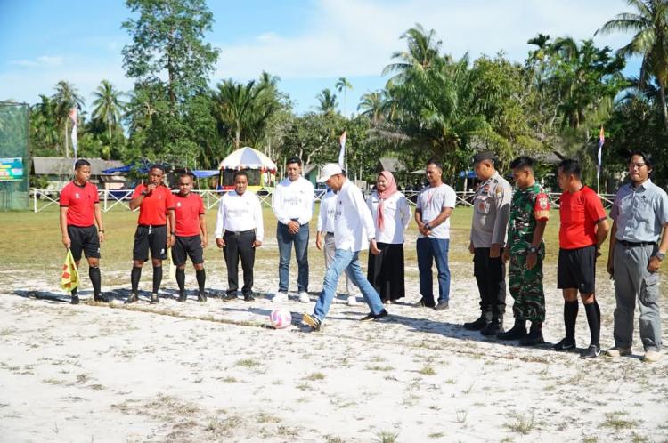 Wabup Lingga Buka Turnamen Sepakbola Pekaka Cup IV 2025, Dorong Munculnya Bibit Unggul Daerah