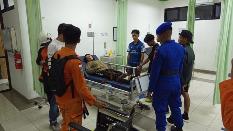 7 Pendaki Gunung Ranai Dievakuasi Tim Gabungan, Salah Satunya Alami Cedera Kaki