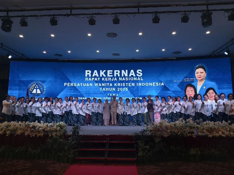 Menteri PMI & PPPA Tekankan Perlindungan Perempuan-Anak dan PMI di Rakernas PWKI Batam