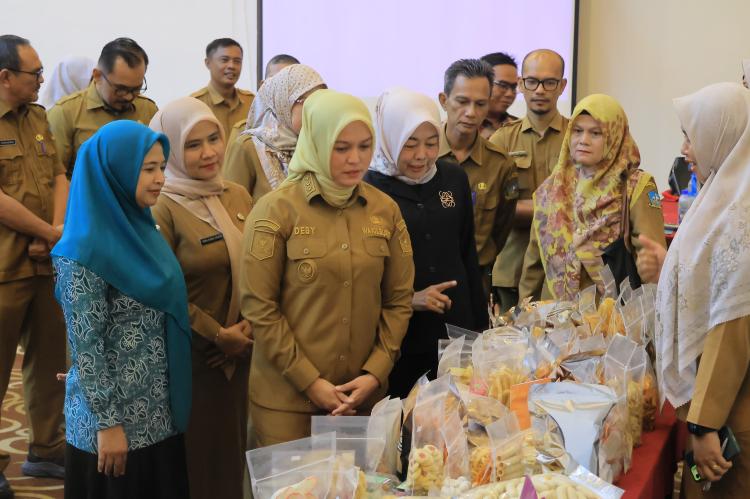 Kue Bawang Lemak Ketam hingga Keripik Udang: Inovasi UMKM Bintan yang Dipuji Wakil Bupati