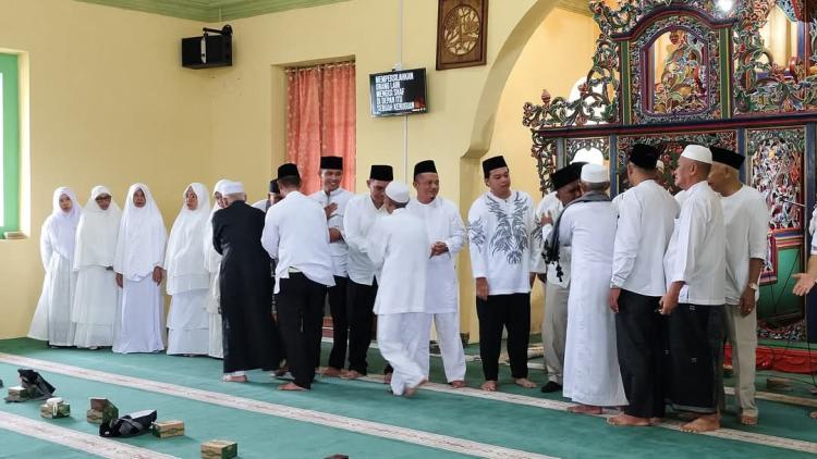 Kecamatan Lingga Lepas 12 Jamaah Calon Haji, Camat: Semoga Menjadi Haji Mabrur