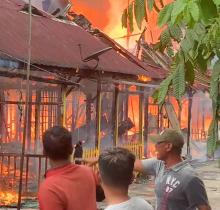 Kebakaran Hebat di Senayang, Enam Rumah Warga Ludes