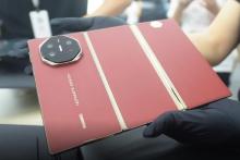 Harga Rp66 Juta, Huawei Mate XT Cetak Rekor 400.000 Unit Terjual di China