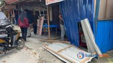 Tiga Kios di Karimun Rusak Ditabrak Mobil Saat Subuh, Pelaku Kabur Tinggalkan Sparepart