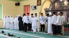Kecamatan Lingga Lepas 12 Jamaah Calon Haji, Camat: Semoga Menjadi Haji Mabrur
