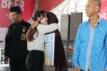 Peduli Kesejahteraan Warga, Wakil Kepala BP Batam Li Claudia Chandra Serahkan Insentif kepada 449 Lansia