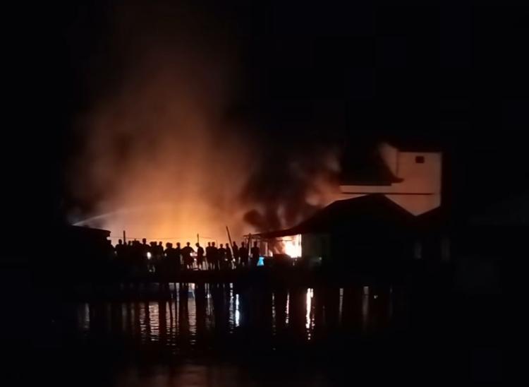 Kebakaran di Senayang, Rumah Warga dan Dua Speedboat Hangus Terbakar