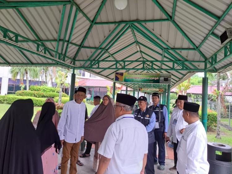 Sekda Armia Kunjungi Asrama Haji Batam, Beri Semangat JCH Lingga Jelang Keberangkatan