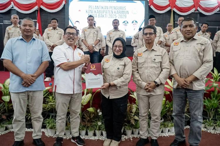 Sri Rezeki Resmi Dilantik Jadi Ketua KONI Karimun, Siap Genjot Prestasi Menuju Porprov Kepri 2026