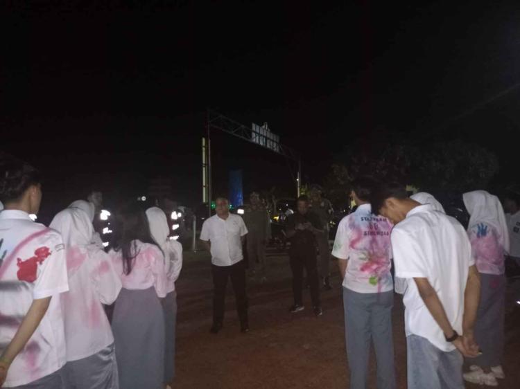 Siswa SMA Pakai Seragam Abu-Abu Diamankan Saat Konvoi Kelulusan di Dompak