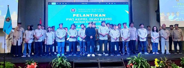 Pengurus PWI Kepri, PWI Batam, dan IKWI Kepri Resmi Dilantik, Ketua Umum PWI Ajak Jurnalis Patuh Kode Etik