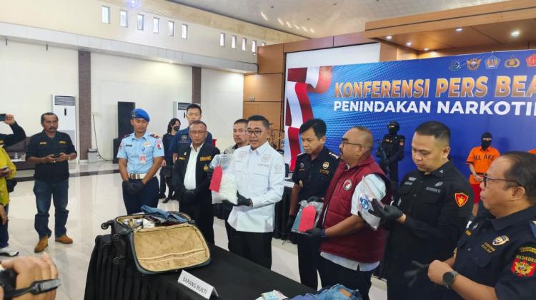 Bea Cukai Batam Gagalkan Penyelundupan 3 Kilogram Sabu Batam - Lombok, Dua Kurir Diamankan
