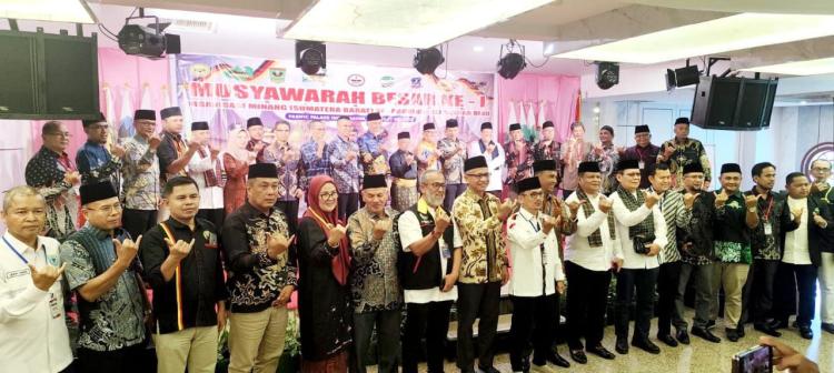 Terpilih Secara Aklamasi, H. Nurman Pimpin Keluarga Besar Rumah Gadang Kepri