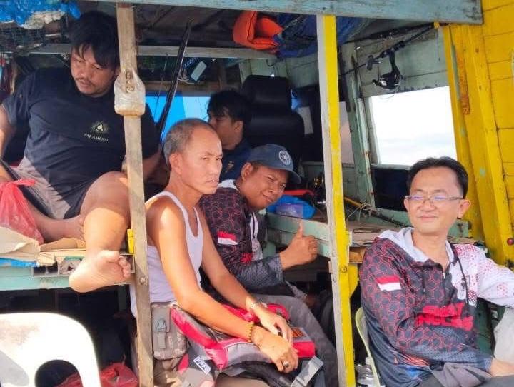 Kapal Rombongan Pemancing Tenggelam di Perairan Berakit, 2 Selamat, 7 Masih Hilang