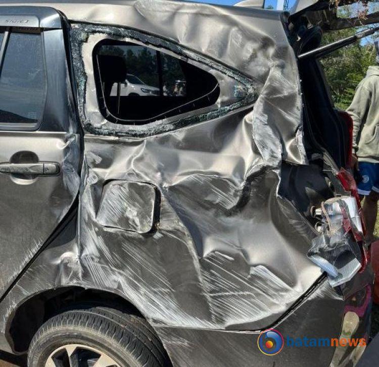 Minibus Diserempet Truk Molen di Baloi, 3 Dewasa dan 2 Balita Jadi Korban