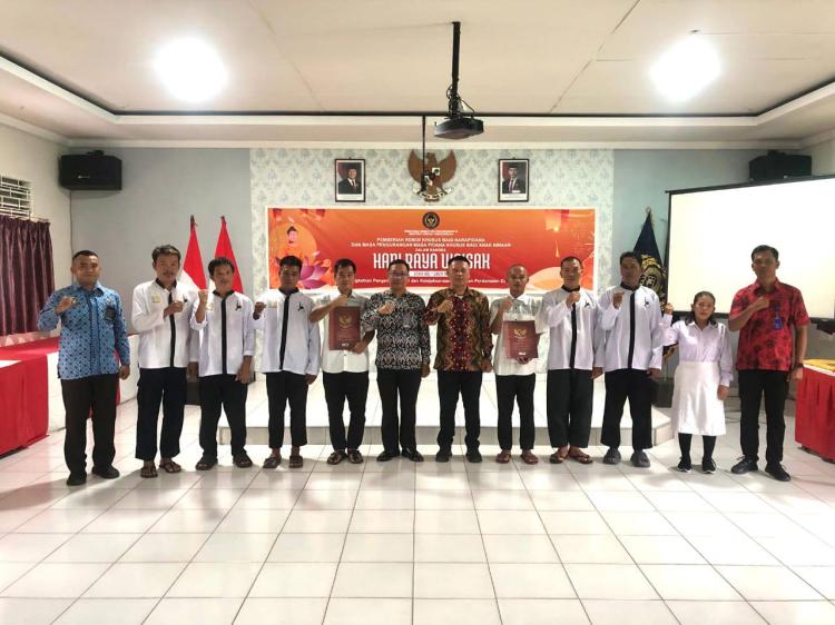 Dua WNA Tahanan Rutan Karimun Dapat Remisi di Hari Raya Waisak