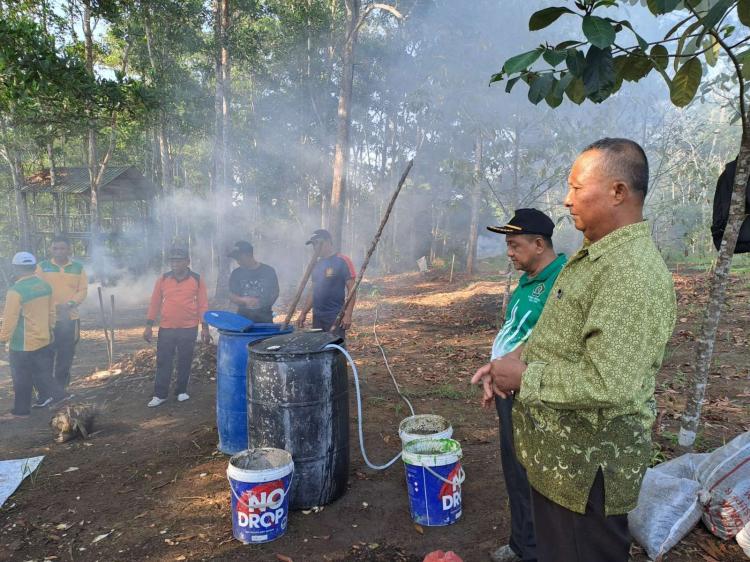 Hijaukan Bintan! ASN Kemenag Belajar Buat Pupuk Organik Cair