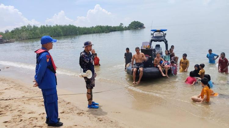 Satpolairud Polres Karimun Gencar Patroli Wisata Pesisir, Jaga Keamanan Liburan Warga