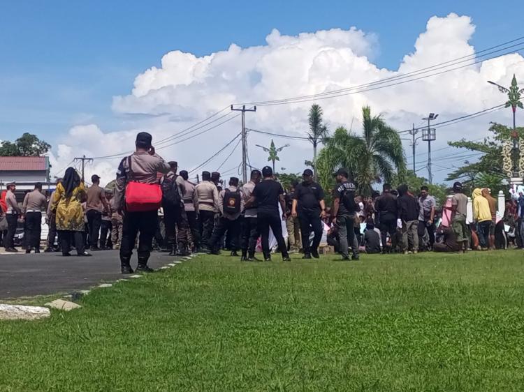 Demo Nelayan Kepri Berakhir dengan Komitmen DPRD Bawa Suara Nelayan ke Pusat