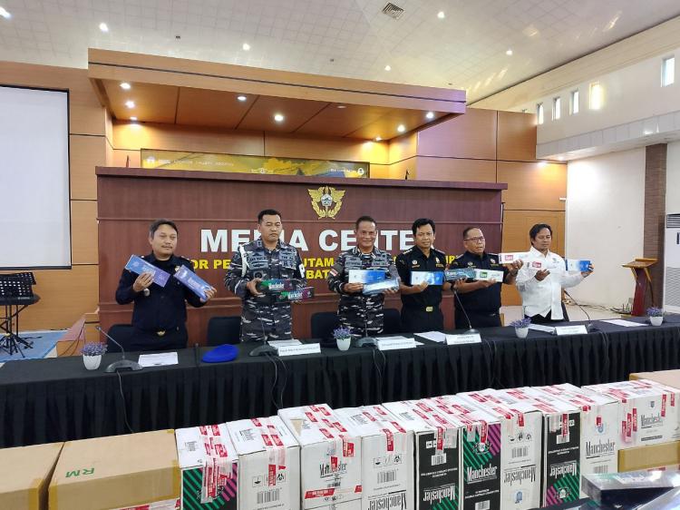 Bea Cukai Batam & TNI AL Gagalkan Penyelundupan Rokok Ilegal Rp5,3 Miliar di Pelabuhan Telaga Punggur