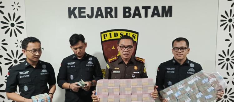 Kejaksaan Negeri Batam Terima Uang Titipan PNBP Rp2,8 Miliar dari PT Gemalindo Shipping