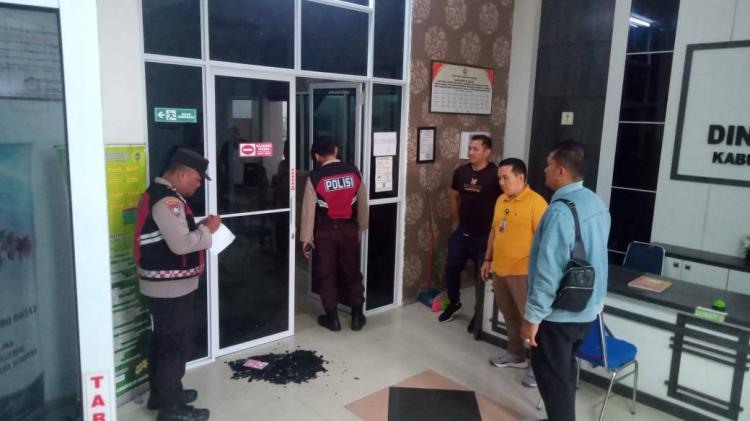 Kantor Dinas Sosial Karimun Dibobol Maling, Pelaku Diduga Terluka dan Ada Ceceran Darah
