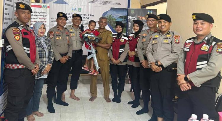 Polpenak Ditsamapta Polda Kepri Kunjungi Boboiboy di UPTD PPA Kota Batam