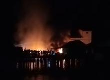 Kebakaran di Senayang, Rumah Warga dan Dua Speedboat Hangus Terbakar