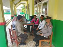 Curhat Kamtibmas di Desa Tulang, Polsek Balai Karimun Jalin Kedekatan dengan Warga Pesisir