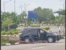 Toyota Fortuner Tabrak Pembatas Jalan di Coastal Area Karimun, 3 Penumpang Selamat