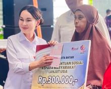 Wujud Kepedulian Amsakar - Li Claudia, 1.245 Lansia Terima Insentif Sebesar Rp 300 ribu