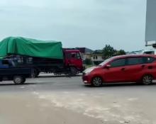 Listrik Padam, Lampu Merah di Simpang SP Plaza Mati, Pengamen Atur Lalu Lintas