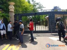 Harmoni Suites Hotel Batam Tiba-Tiba Tutup, Puluhan Pekerja Protes Tuntut Kejelasan Hak