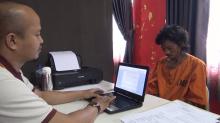 Camay Bacok Kepala Anak Sambungnya 2 Kali, Korban Dapat 8 Jahitan – Pelaku Menangis Sesali Perbuatan