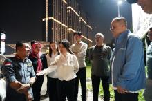 Kerja Tak Kenal Lelah! Li Claudia Pantau Langsung Pembongkaran Reklame Ilegal di Batam