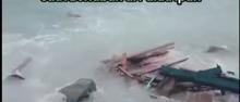 Viral! Kapal Nelayan Anambas Hancur Berkeping Dihantam Ombak di Tanjung Biawak