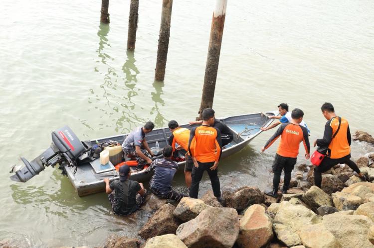 Breaking News! Korban Tenggelam di Perairan Sengkuang Ditemukan Meninggal Dunia Pagi Ini