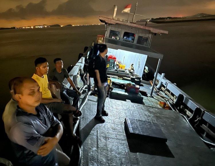 KM. Rizki Laut-IV Angkut 10 Ton Solar Ilegal, Diduga untuk Suplai ke Perusahaan di Batam