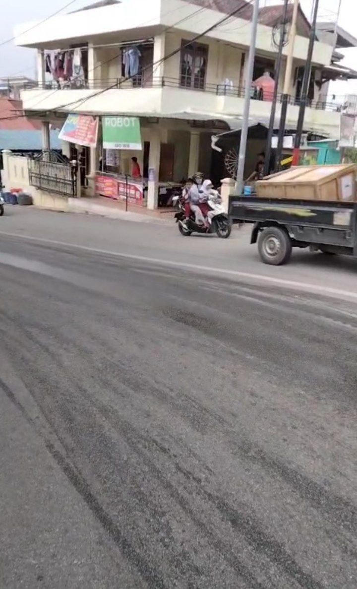 Kecelakaan Beruntun di Pelita 6 Batam Akibat Tumpahan Solar, Warga Minta Tanggap Darurat  