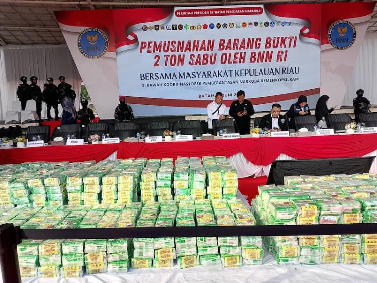 Pemusnahan 2 Ton Sabu di Batam Dimeriahkan Artis dan Doorprize, Warga Dilibatkan Langsung