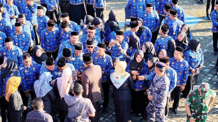Bupati Roby Lantik 1.146 PPPK dan 42 CPNS, Tekankan Pentingnya Etos Kerja dan Integritas