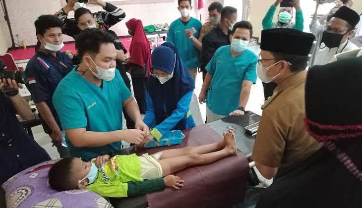 Polres Lingga Gelar Sunatan Massal Gratis dalam Rangka HUT Bhayangkara ke-79