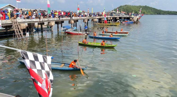 Polda Kepri Gelar Lomba Ketinting & Dayung di Hari Bhayangkara ke-78, Libatkan Masyarakat Pesisir