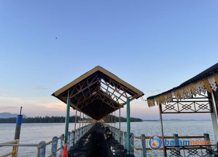 Kondisi Pelabuhan Tanjung Buton di Lingga Memprihatinkan, Atap dan Pagar Jembatan Rusak