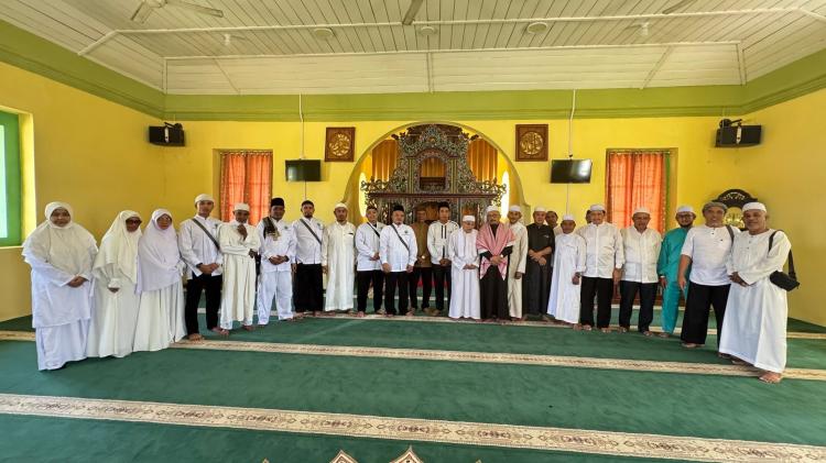 Tiba dari Tanah Suci, Jamaah Haji Asal Kecamatan Lingga Disambut Haru di Masjid Jami’ Sultan Lingga