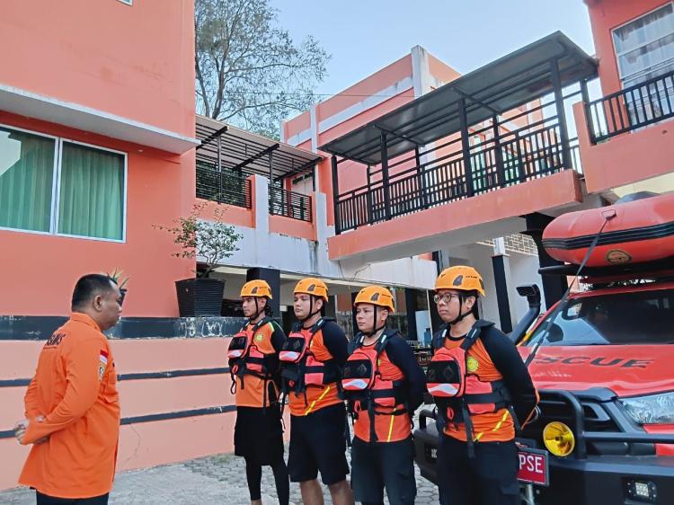 Gelombang 1 Meter Hantam Kapal di Selat Nenek, 10 Evakuasi, 3 Belum Ditemukan
